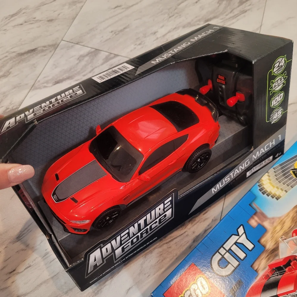 Toy bundle. - Picture 2 of 2